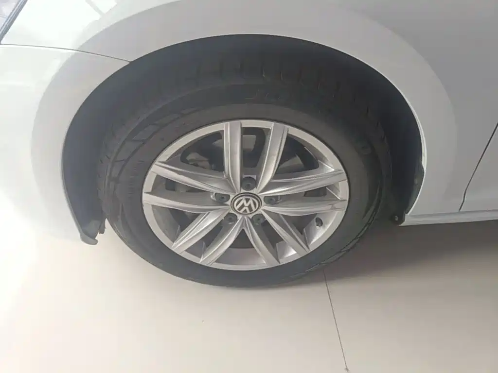 Volkswagen Golf — миниатюра 23
