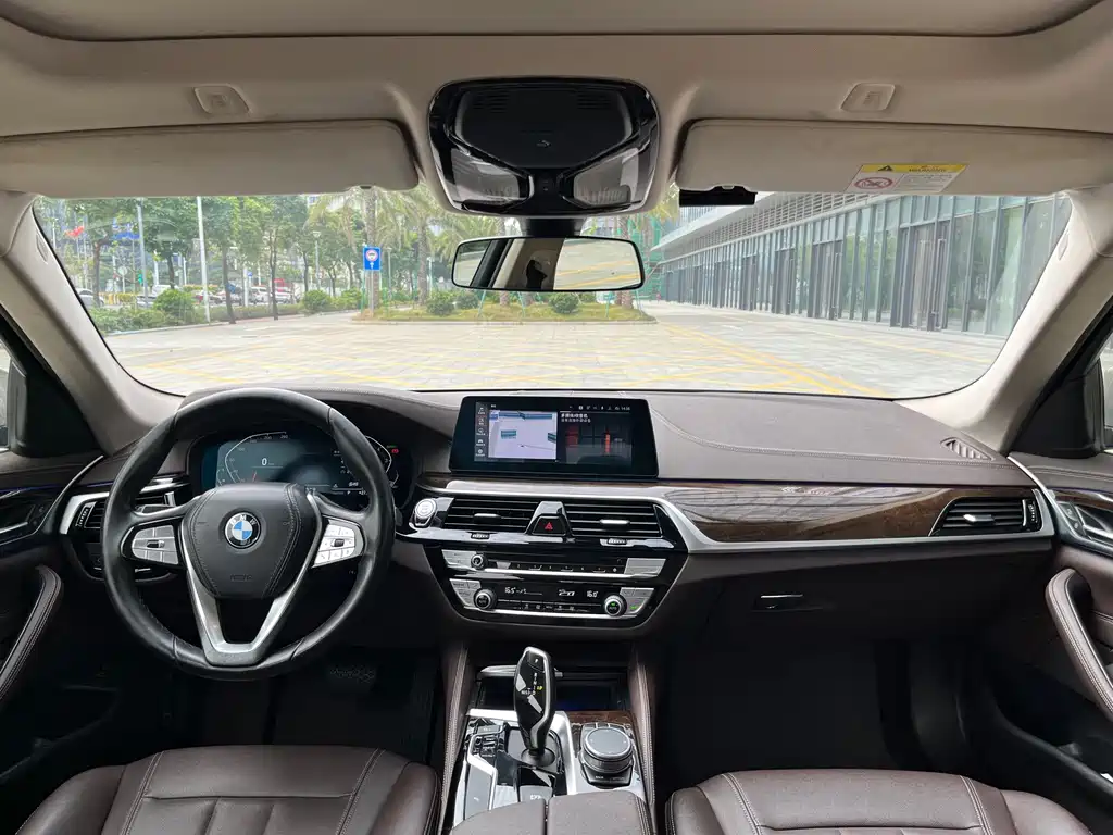 BMW 5 Series — миниатюра 8