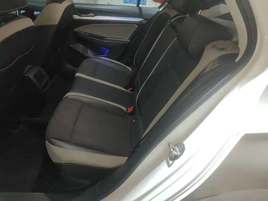 Volkswagen Golf — миниатюра 17