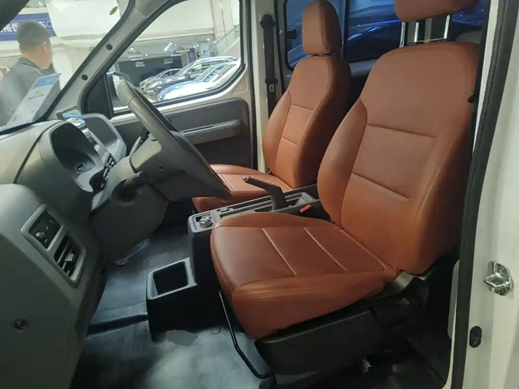 Wuling Yangguang — миниатюра 15