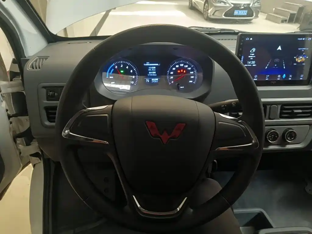 Wuling Yangguang — миниатюра 11