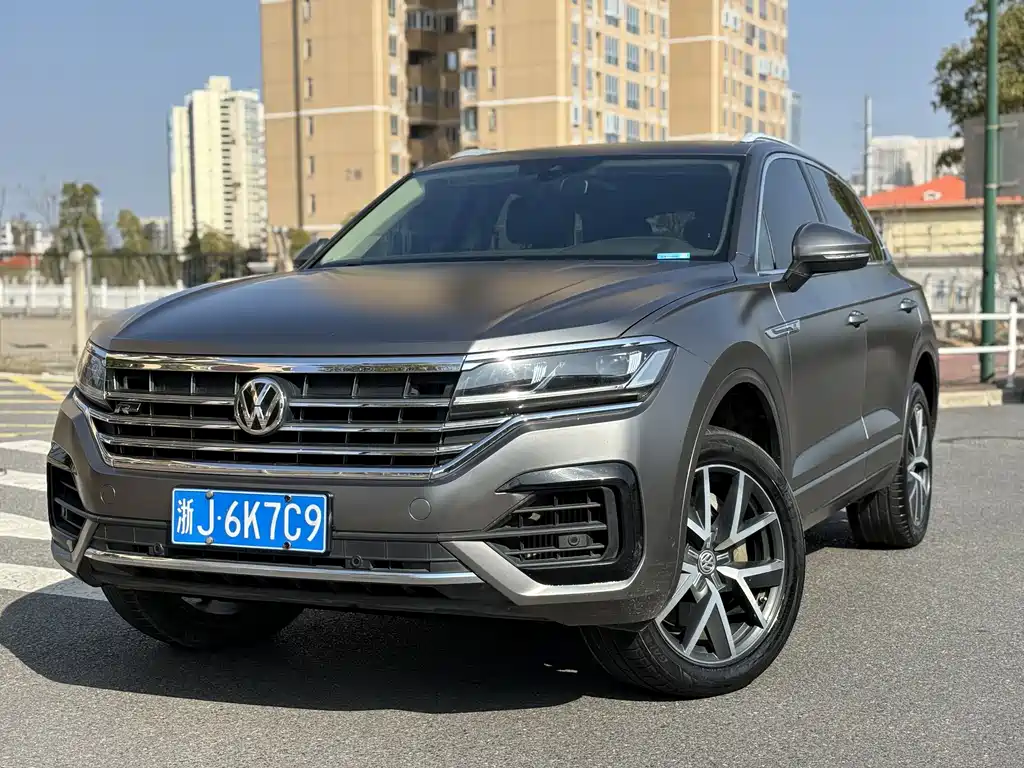 VOLKSWAGEN TOUAREG