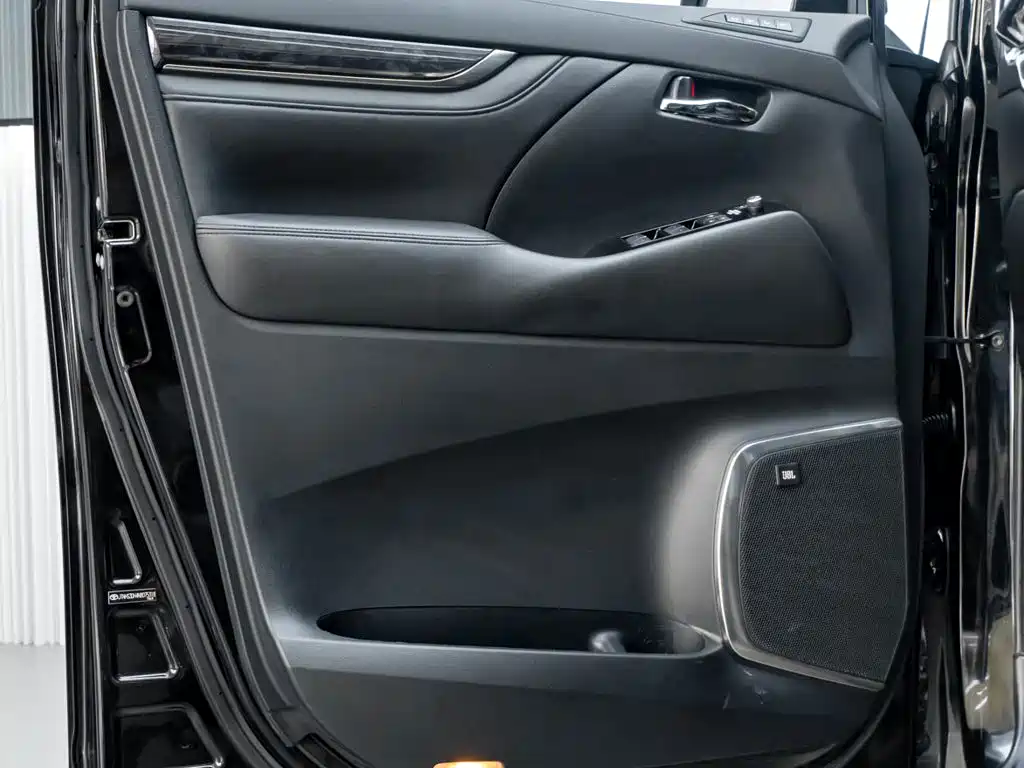 Toyota Vellfire — миниатюра 22