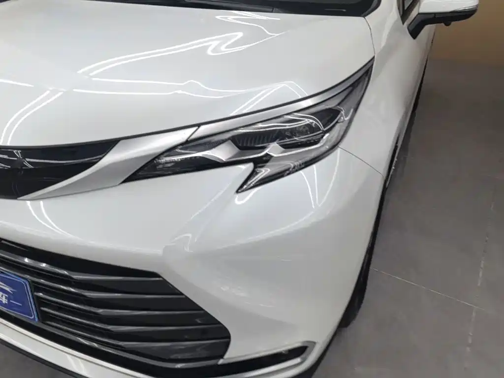 Toyota Sienna — миниатюра 24