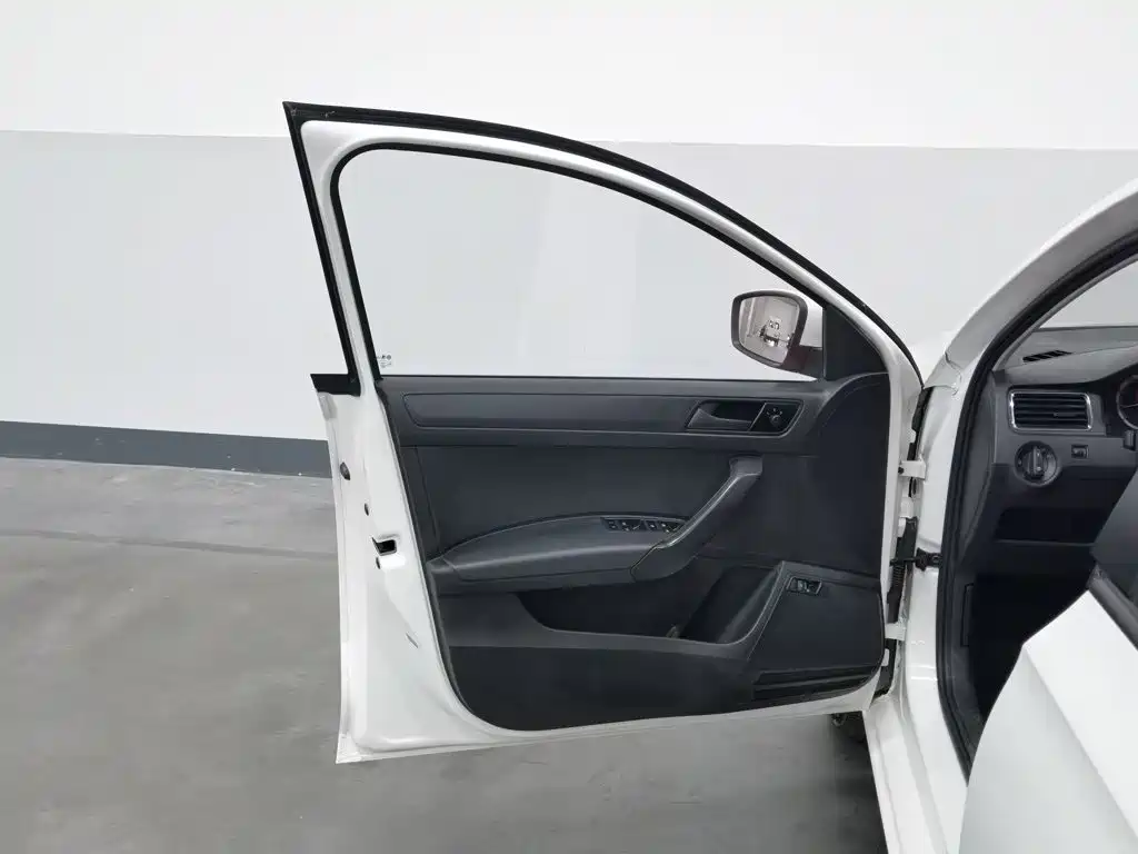 Skoda Rapid — миниатюра 8