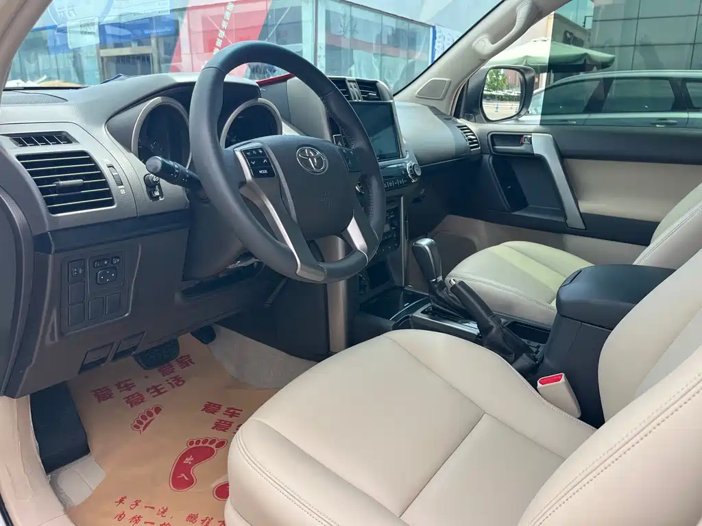 Toyota Land Cruiser Prado 2010 2.7L AT Standard