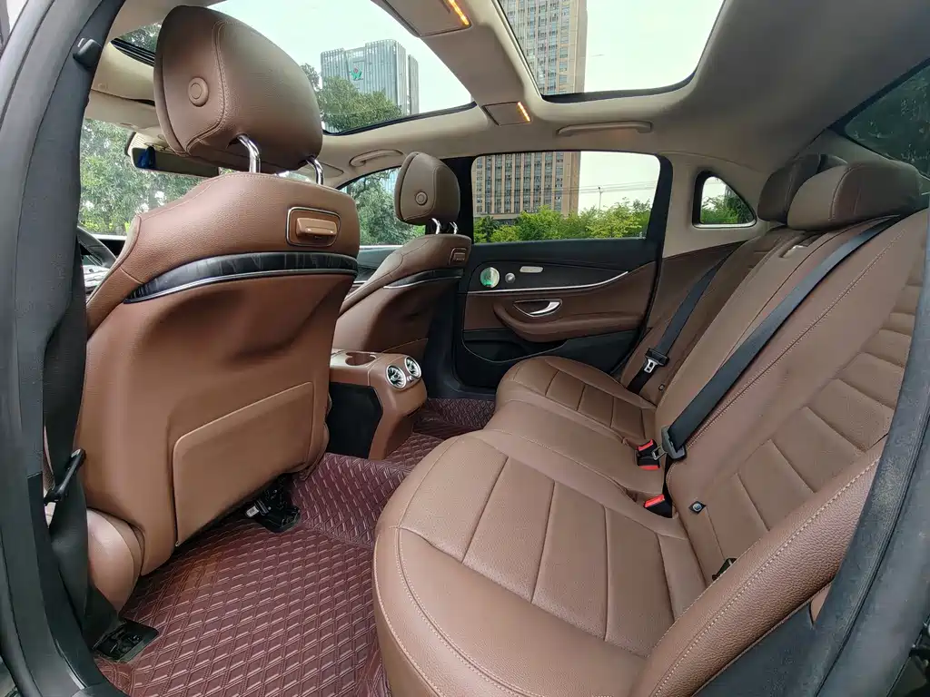 Mercedes-Benz E-Class — миниатюра 7