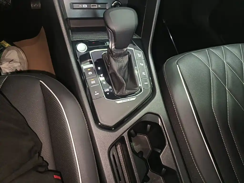 Volkswagen Tiguan L PHEV — миниатюра 14