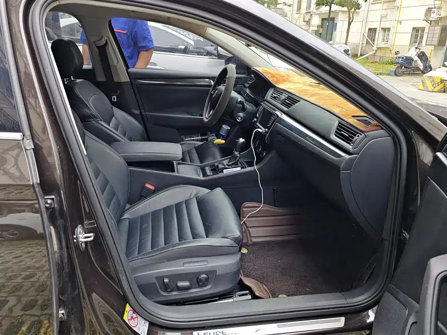 Skoda Superb 2016 TSI330 DSG