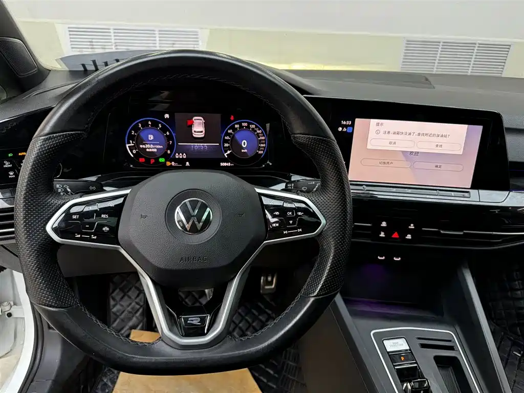 VOLKSWAGEN GOLF