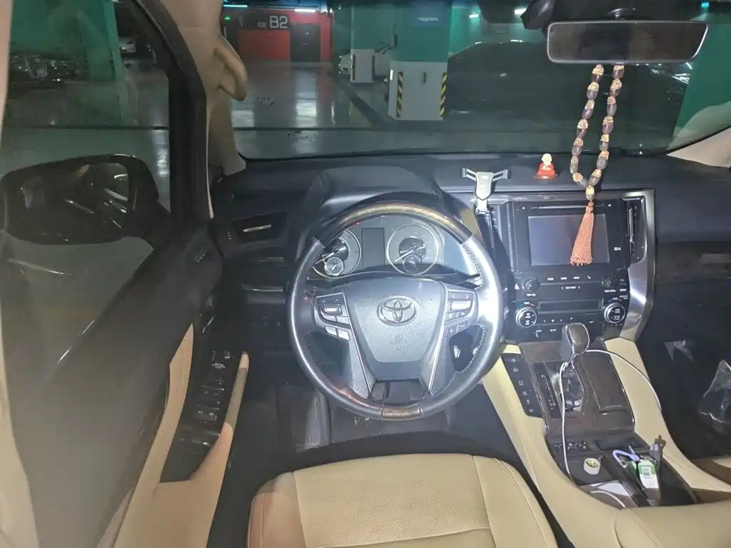 Toyota Vellfire — миниатюра 3