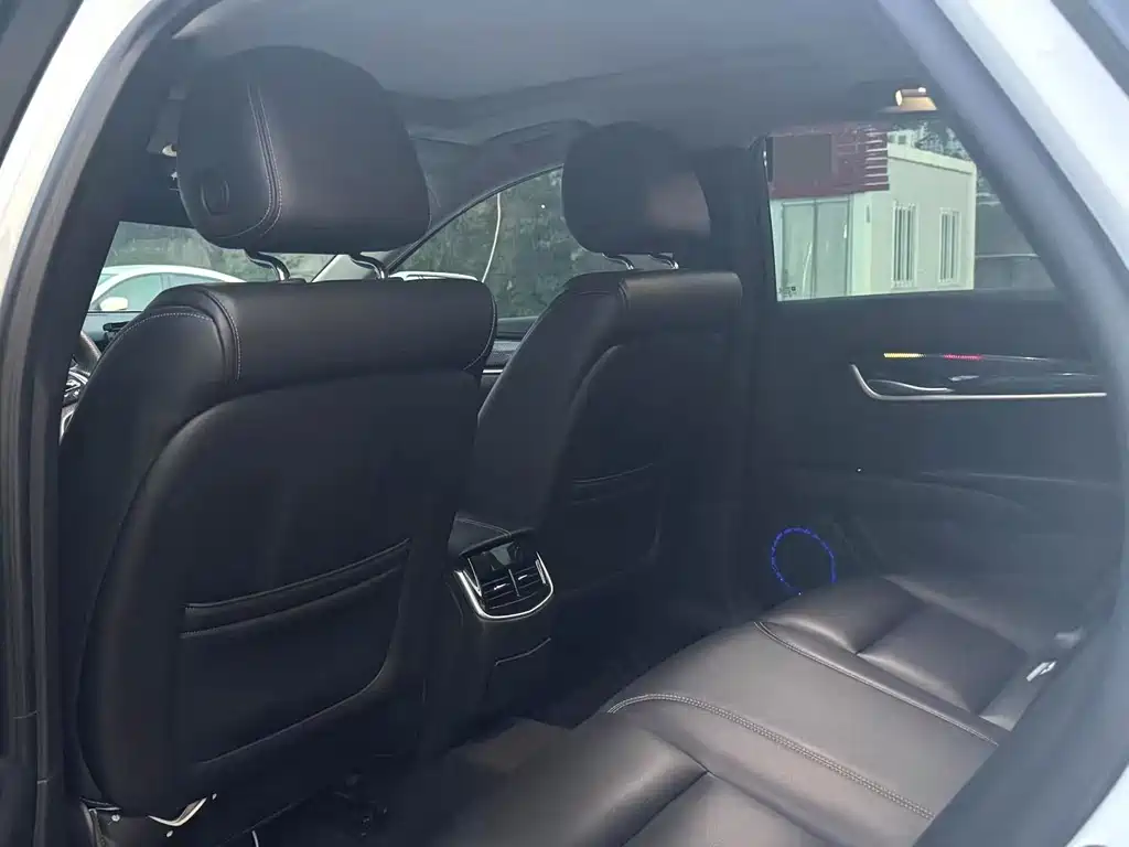 Cadillac XTS — миниатюра 6