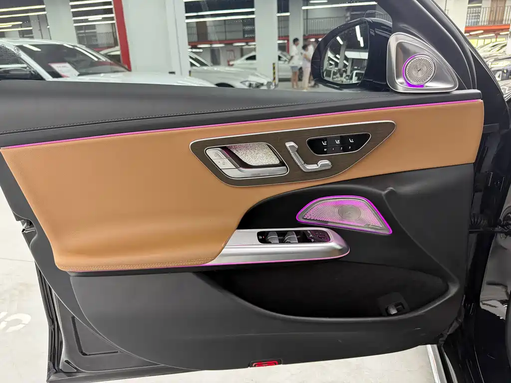 Mercedes-Benz E-Class — миниатюра 11
