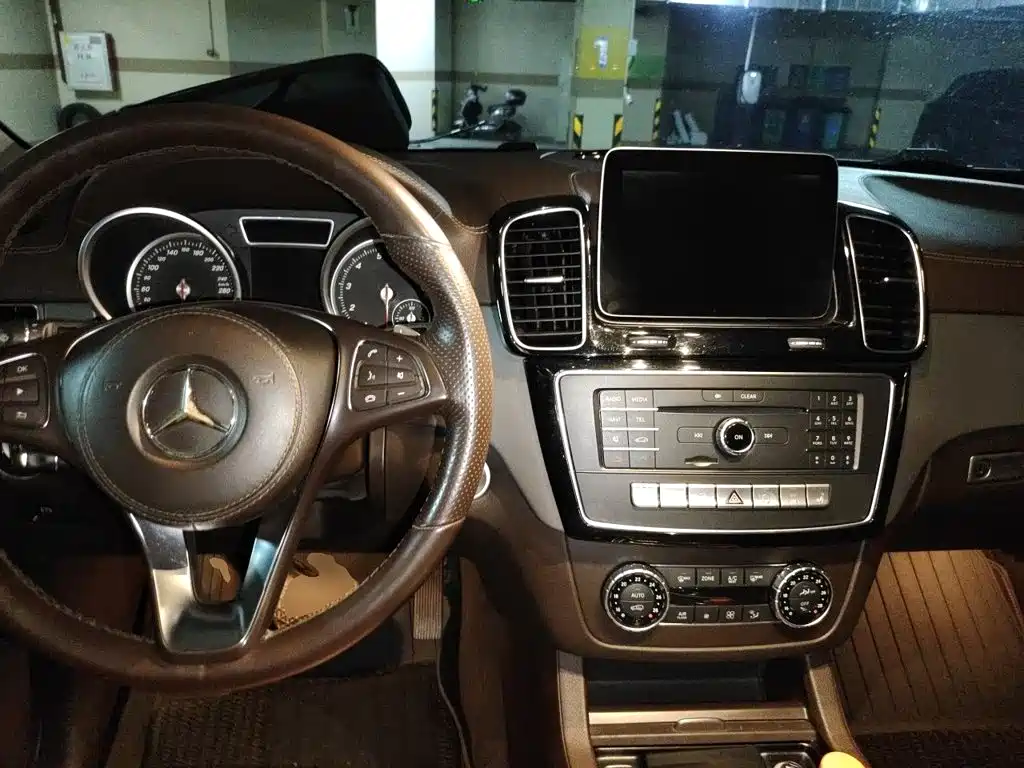Mercedes-Benz GLS — миниатюра 10