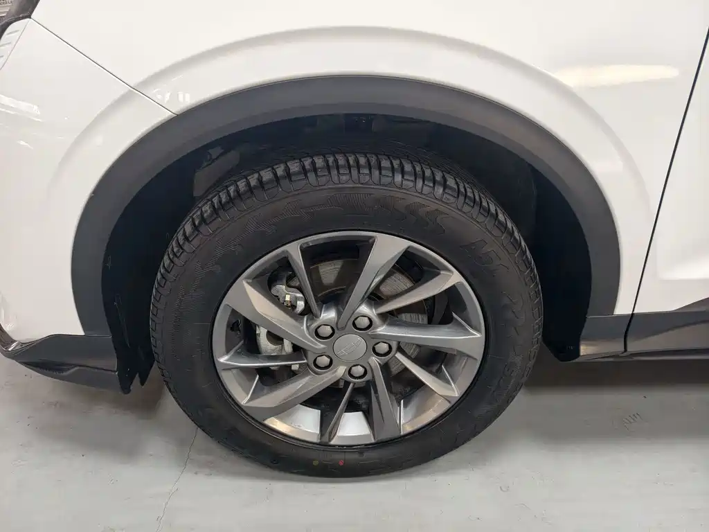 Geely Binyue — миниатюра 11