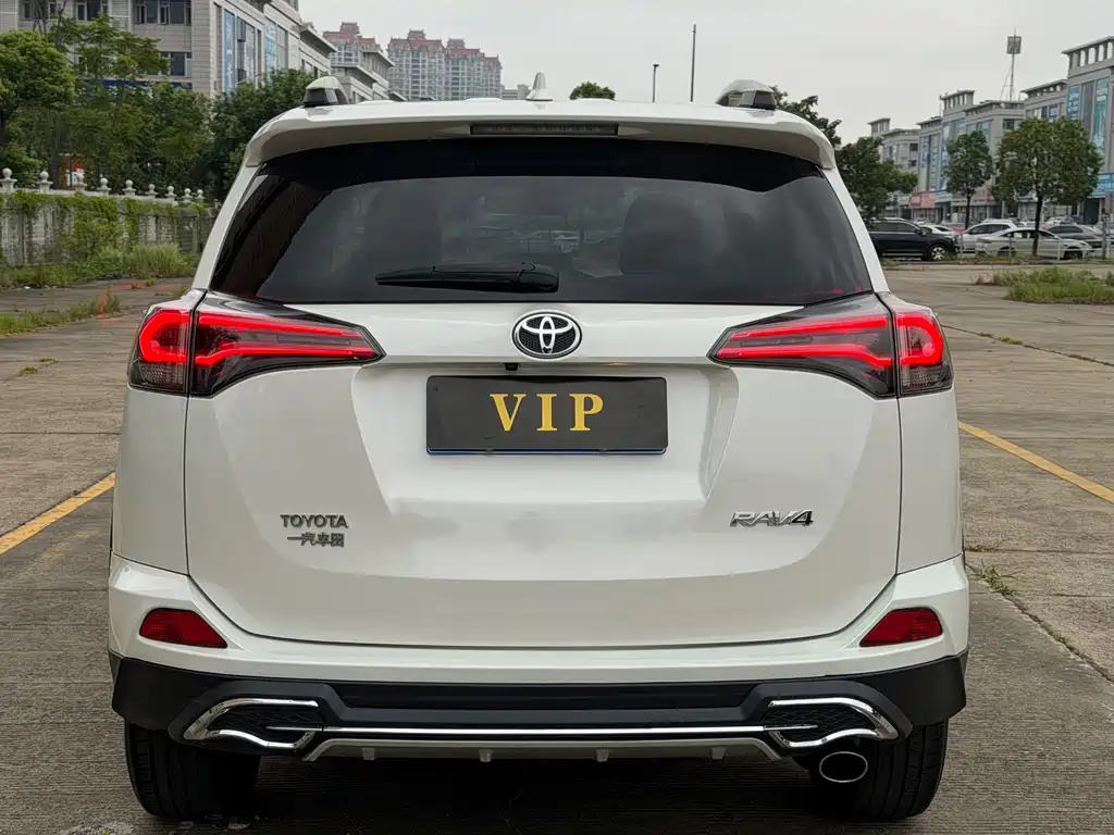 Toyota RAV4 — миниатюра 5
