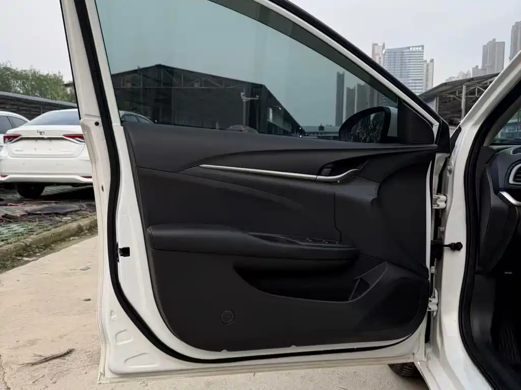 Buick Excelle — миниатюра 6