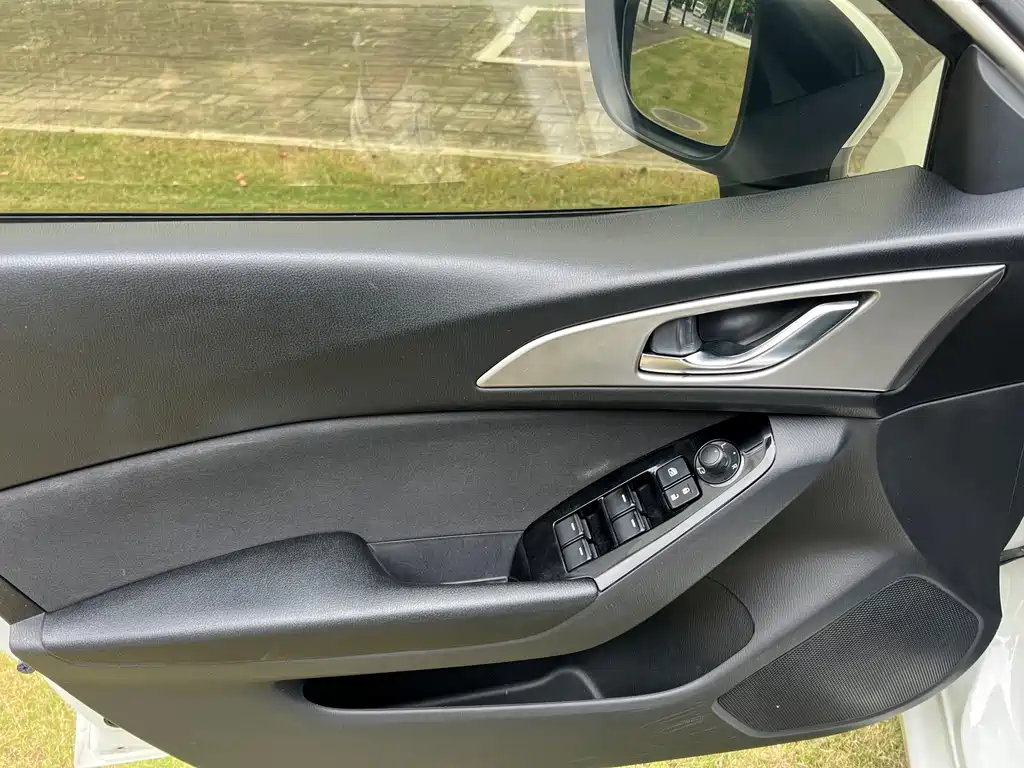 Mazda 3 Axela — миниатюра 16