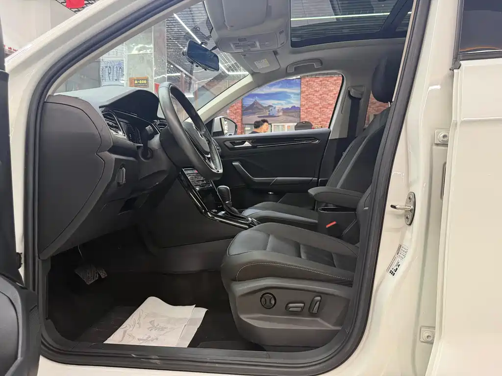 Volkswagen T-Roc — миниатюра 8