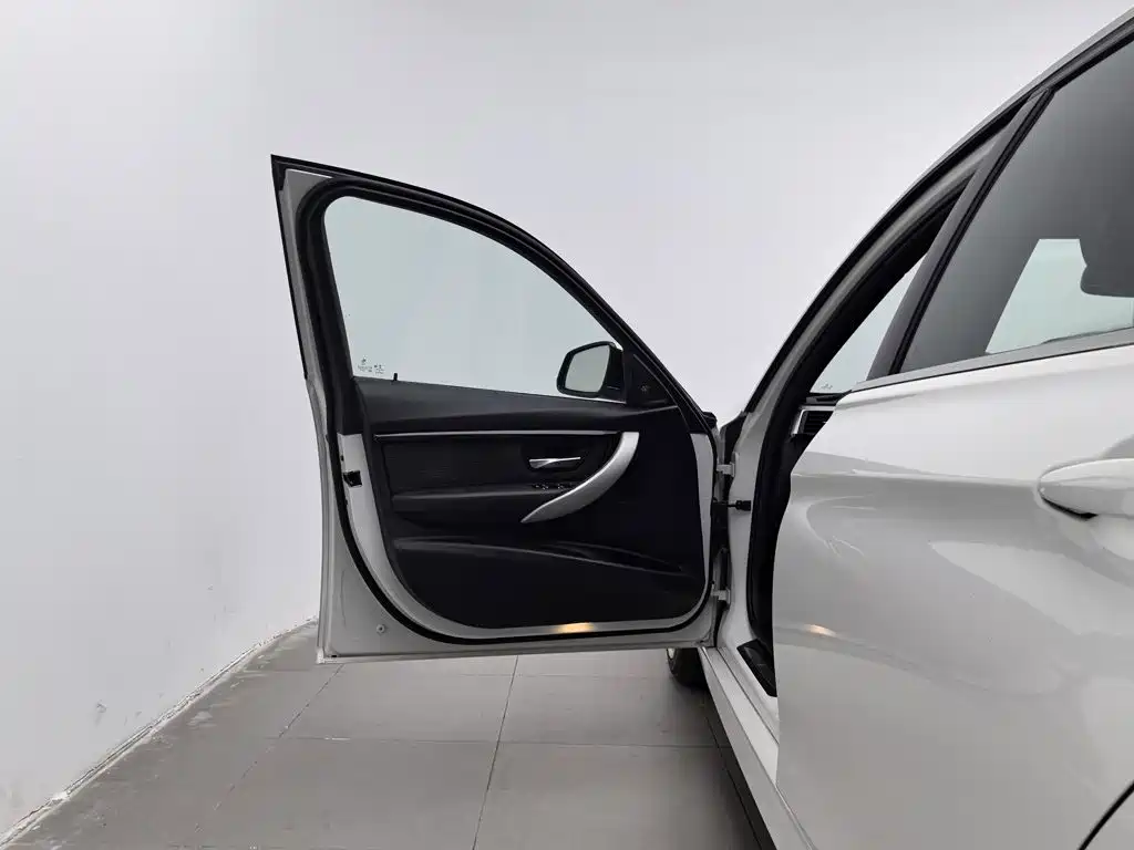BMW 3 Series — миниатюра 8