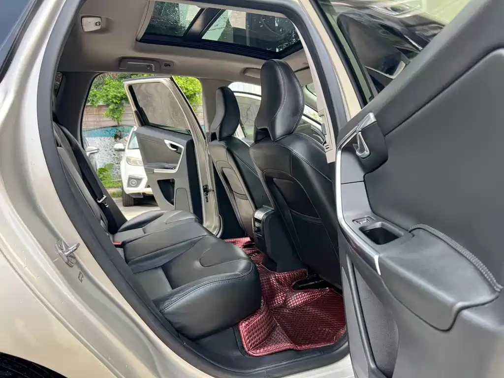 Volvo XC60 — миниатюра 8