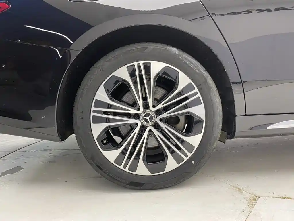 Mercedes-Benz E-Class — миниатюра 11