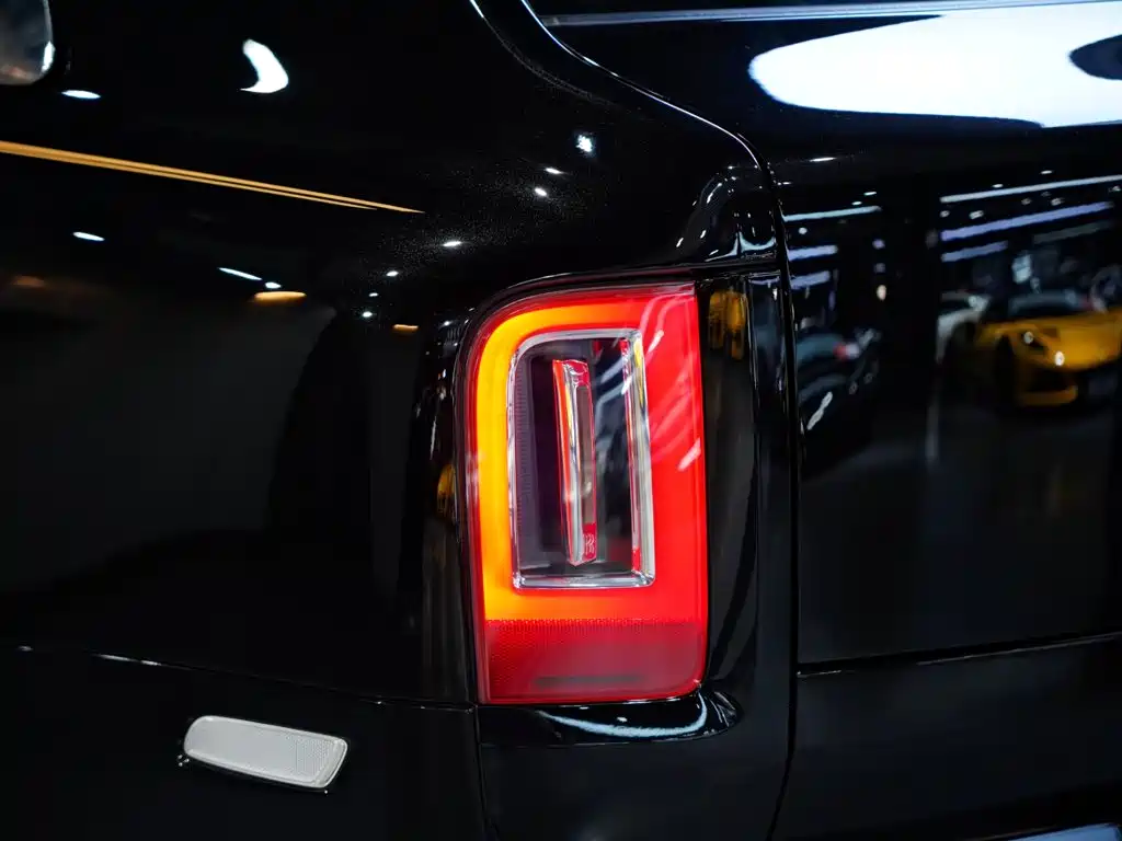Rolls-Royce Cullinan — миниатюра 20