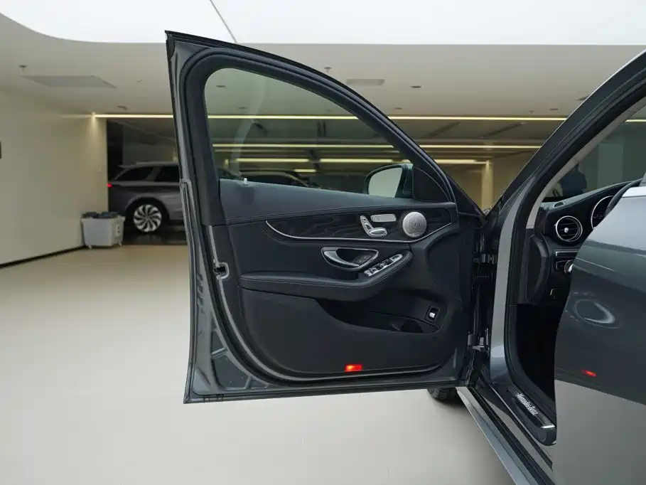 Mercedes-Benz C-Class — миниатюра 14