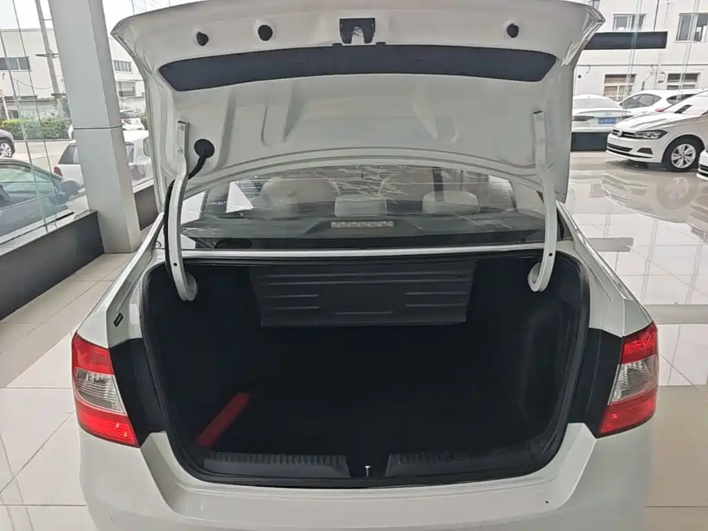 Skoda Rapid — миниатюра 19