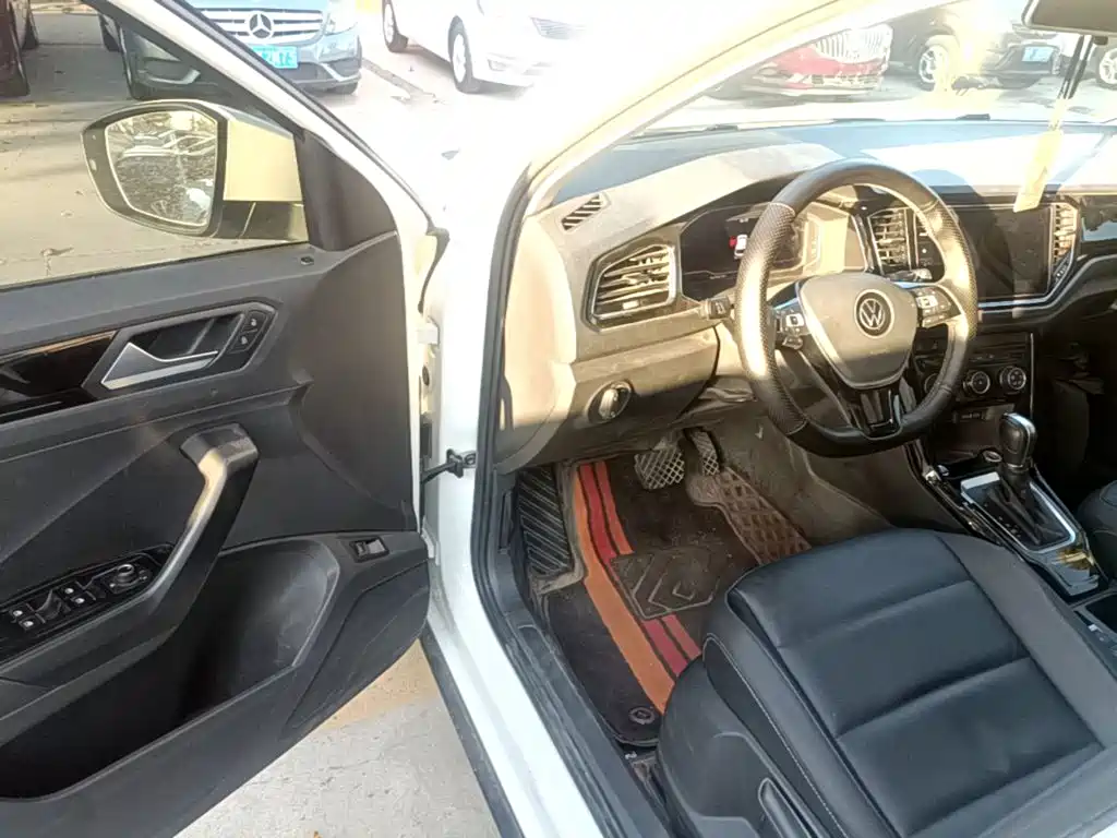 Volkswagen T-Roc — миниатюра 16