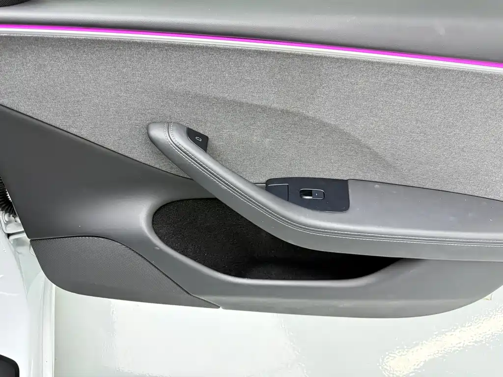 Tesla Model 3 — миниатюра 12
