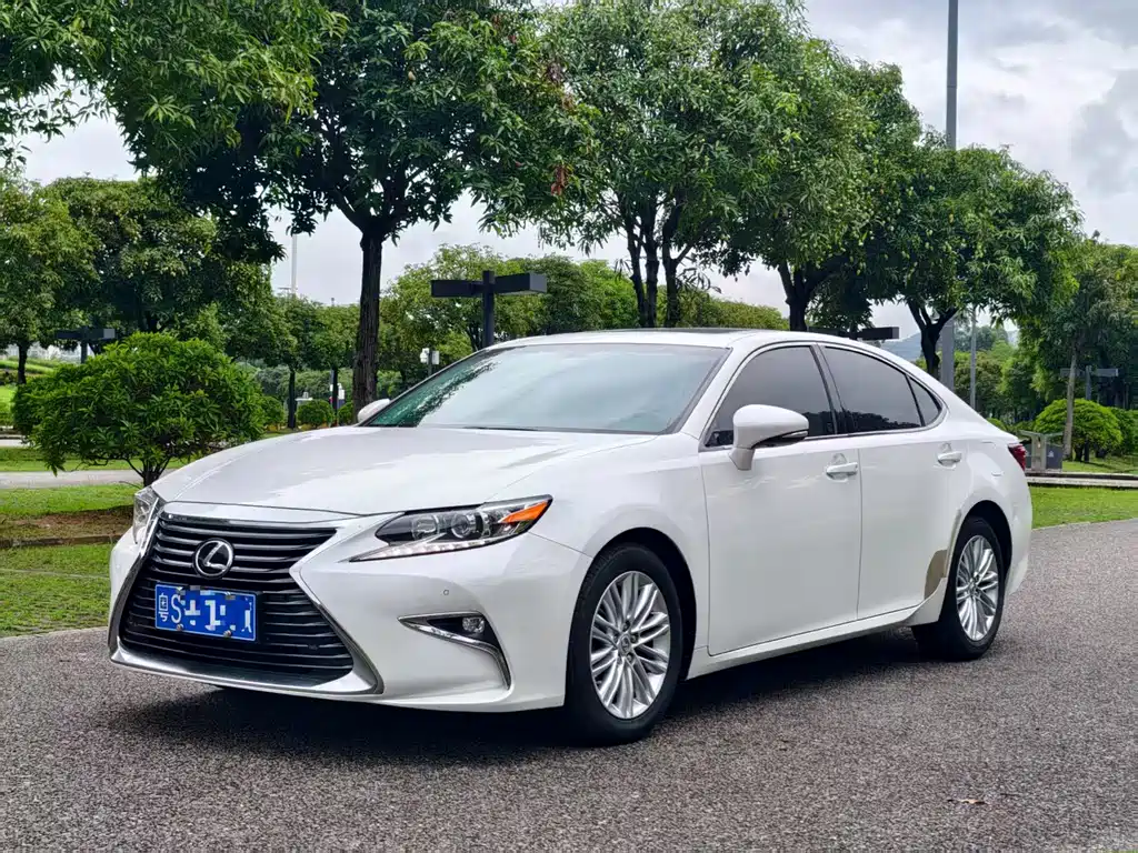 Купить Lexus ES