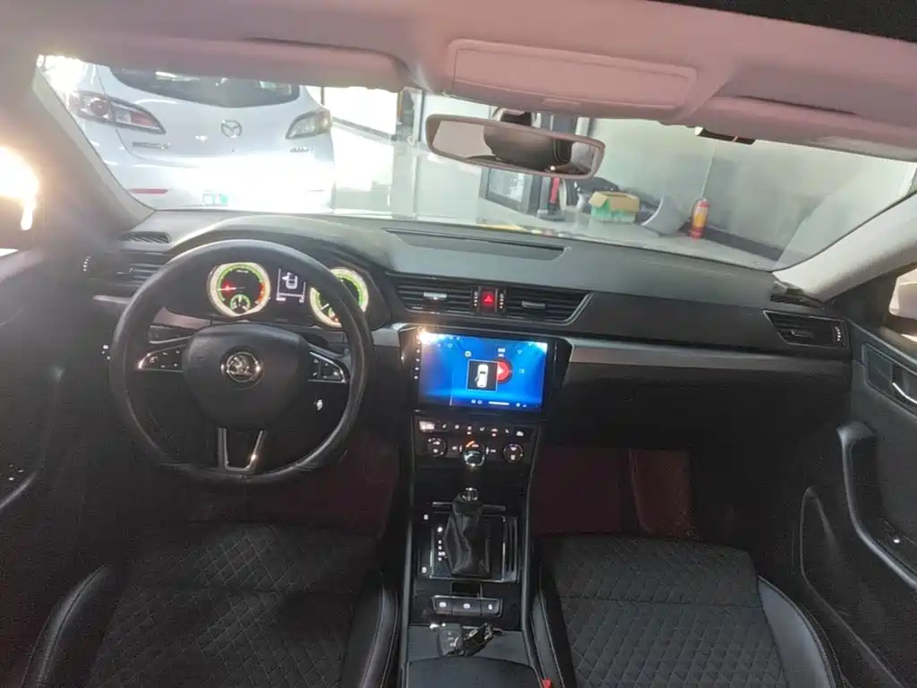 Skoda Superb — миниатюра 6