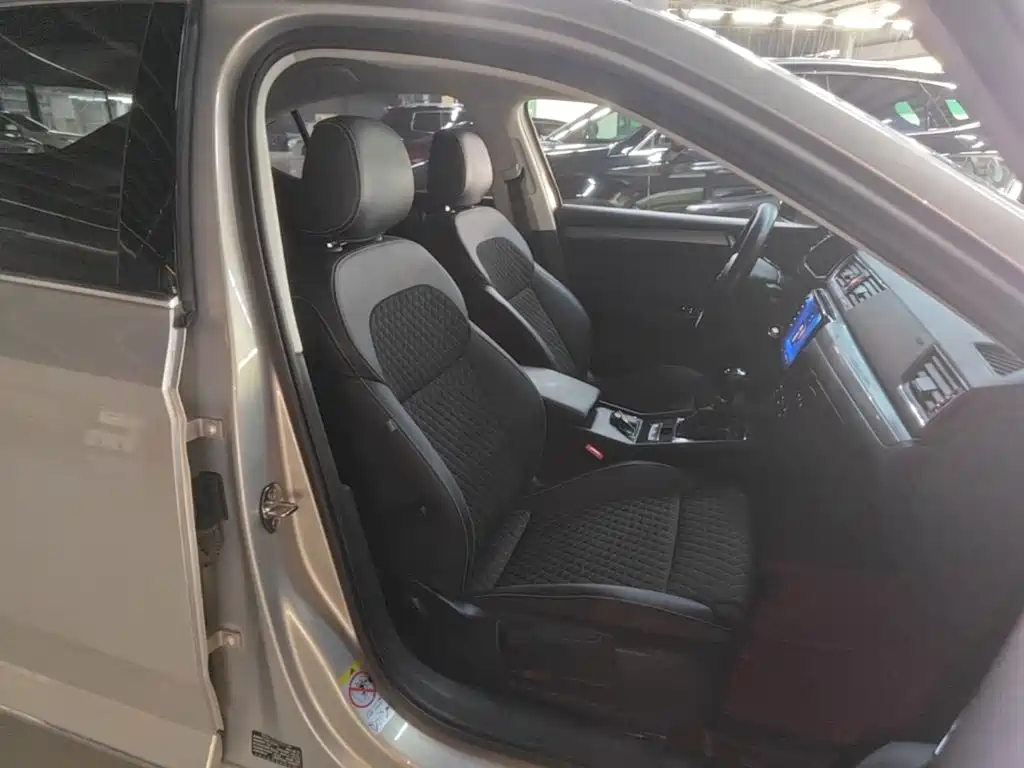 Skoda Superb — миниатюра 20