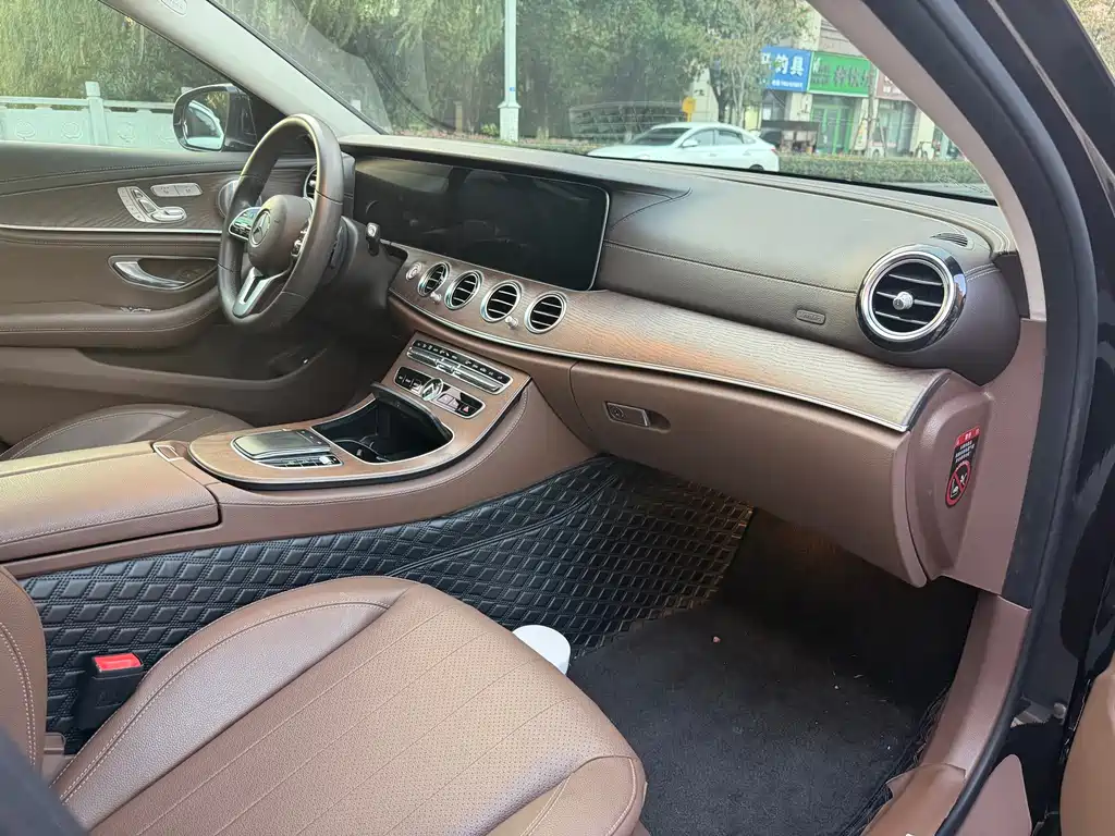 Mercedes-Benz E-Class — миниатюра 14