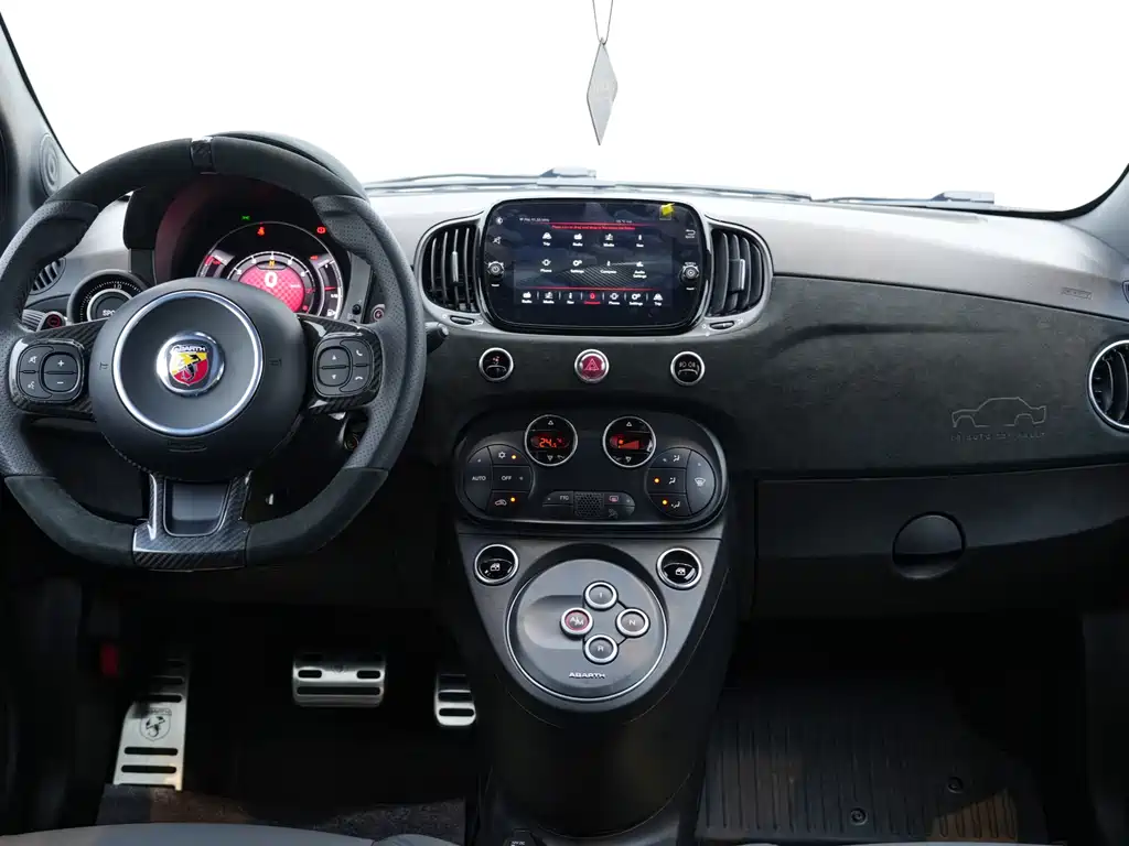 Abarth 695 2024 1.4T AT