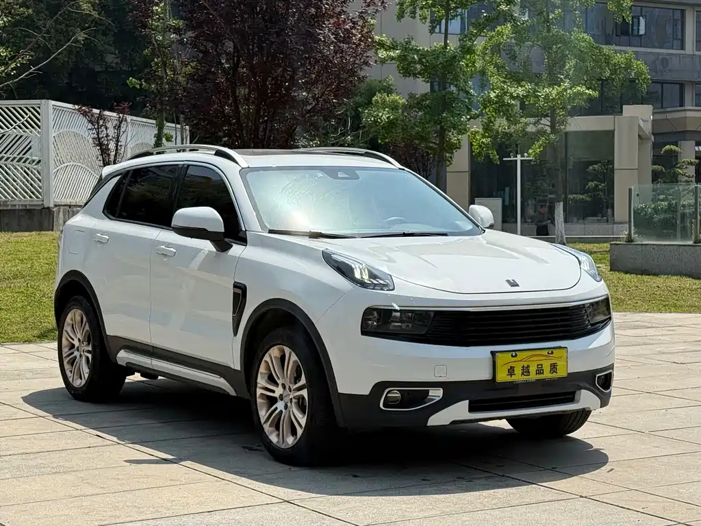 Lynk & Co 01 2017 2.0T Pro