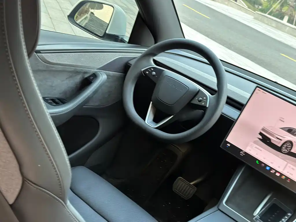 Tesla Model Y L — миниатюра 14