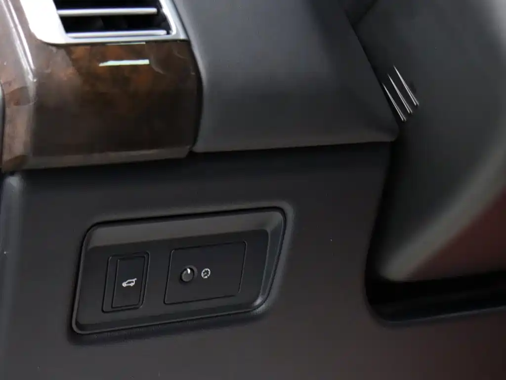 Land Rover Range Rover — миниатюра 30