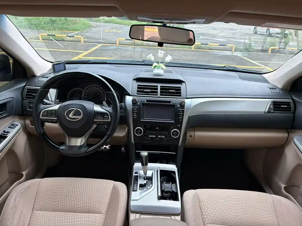 Toyota Camry — миниатюра 8
