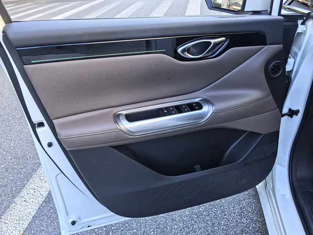 GAC Motor Trumpchi E8 PHEV — миниатюра 27