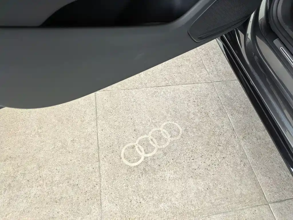 Audi A4L 2025 200 Enjoy 40 TFSI Luxury