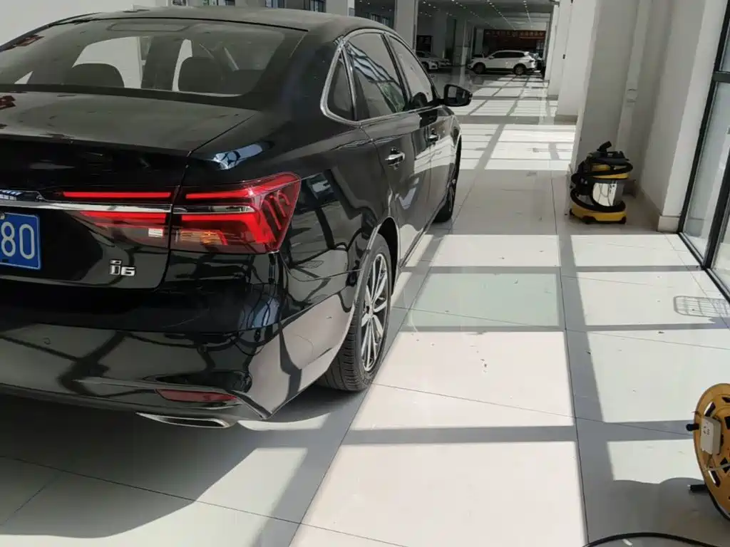 Roewe i6 Classic — миниатюра 8
