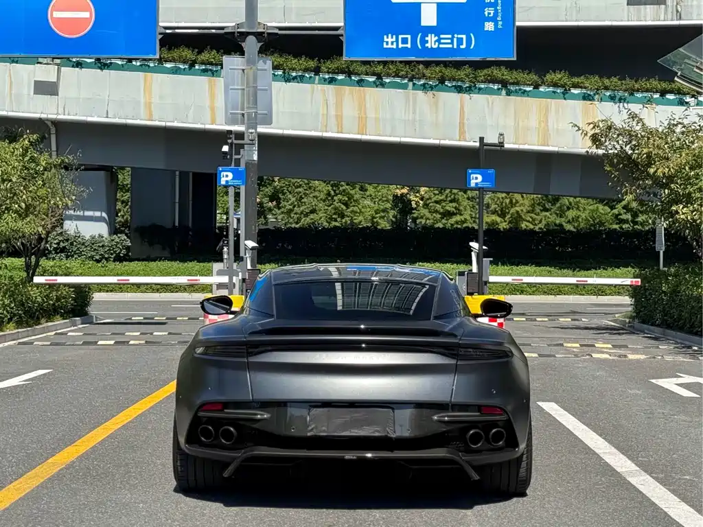 Aston Martin DBS — миниатюра 8