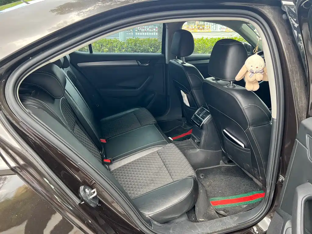 Skoda Superb — миниатюра 14