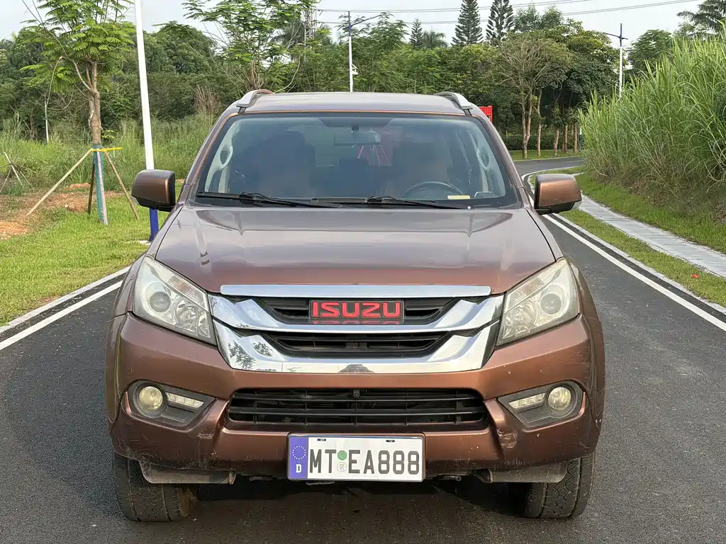Isuzu MU-X 2015 3.0T AT Premium 7 мест