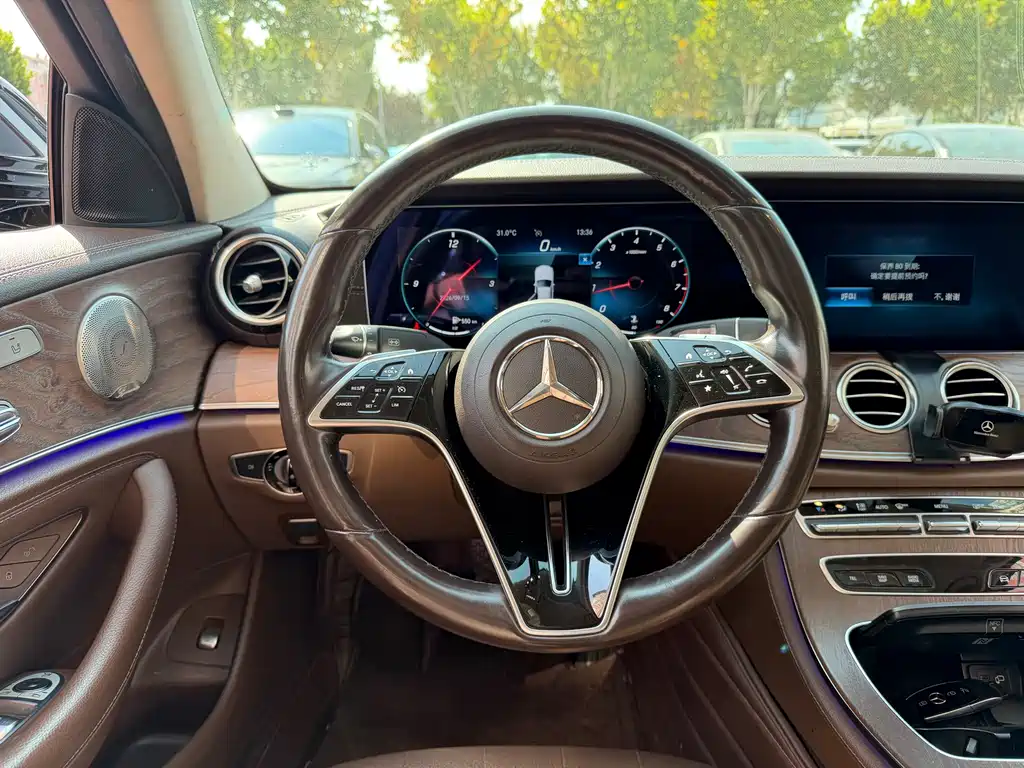 Mercedes-Benz E-Class — миниатюра 12
