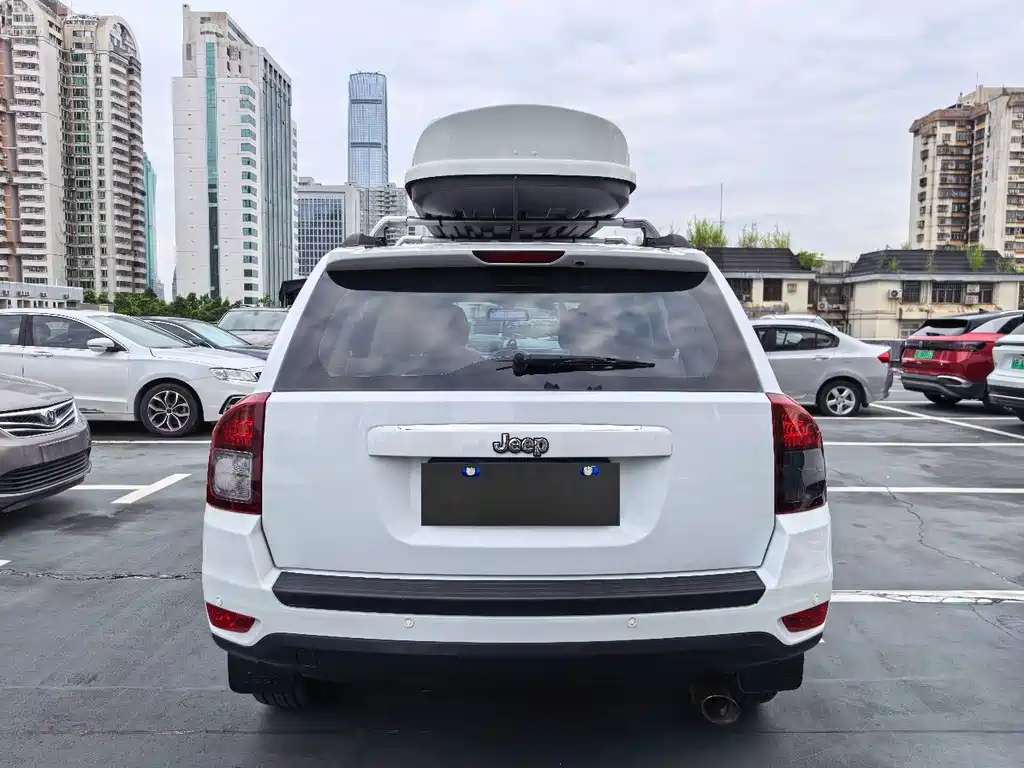 Jeep Compass (Import) — миниатюра 5