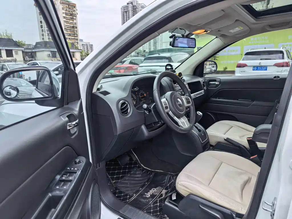 Jeep Compass (Import) — миниатюра 8
