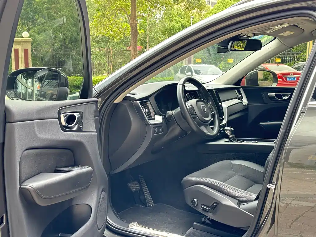 Volvo XC60 2020 T4 Luxury
